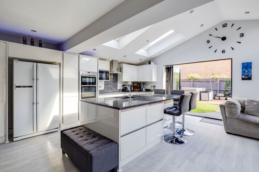 Property photo 2 of 26