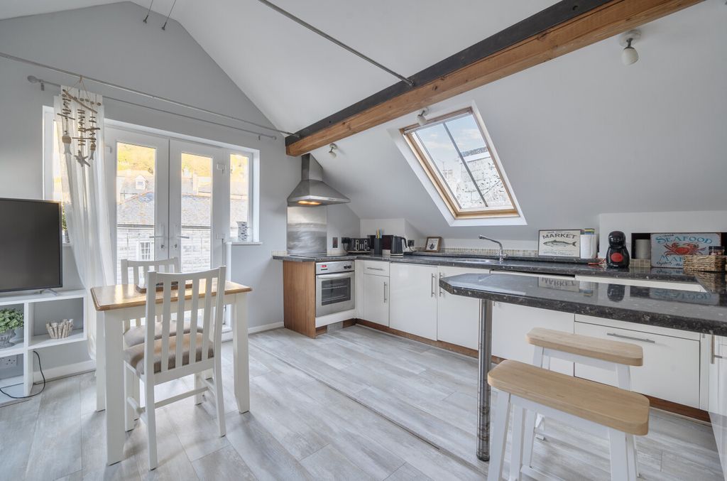 Property photo 2 of 11 2 - Open Plan