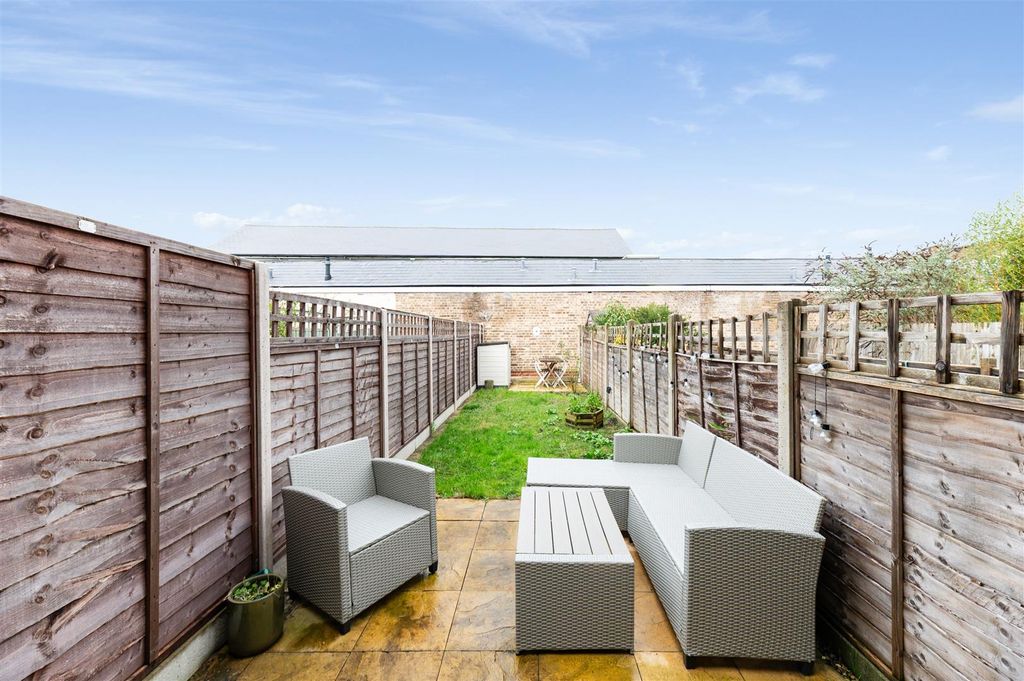 Property photo 3 of 12 Garden