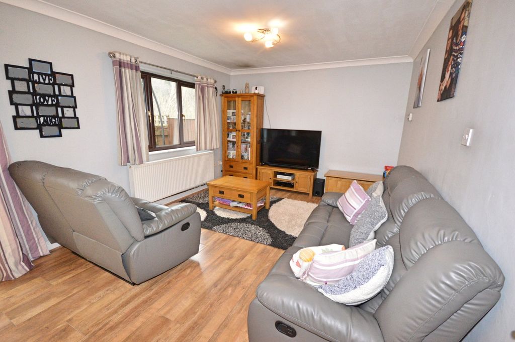 Property photo 3 of 22 Picture No. 23
