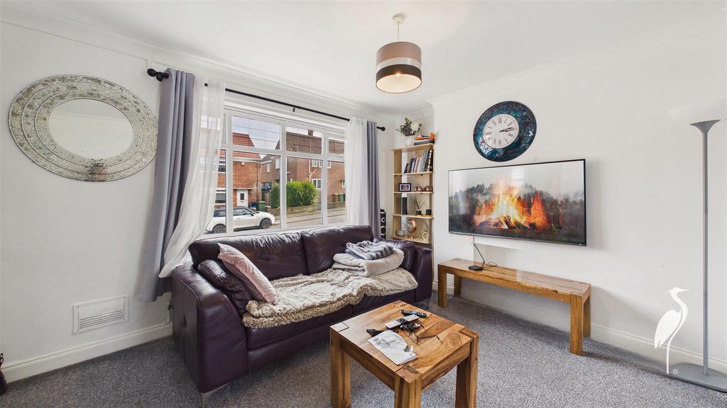 Property photo 2 of 17 Lounge