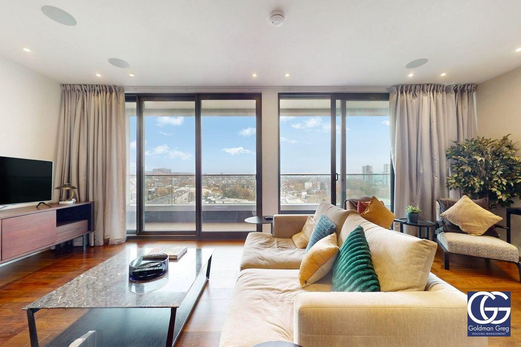 Property photo 2 of 25