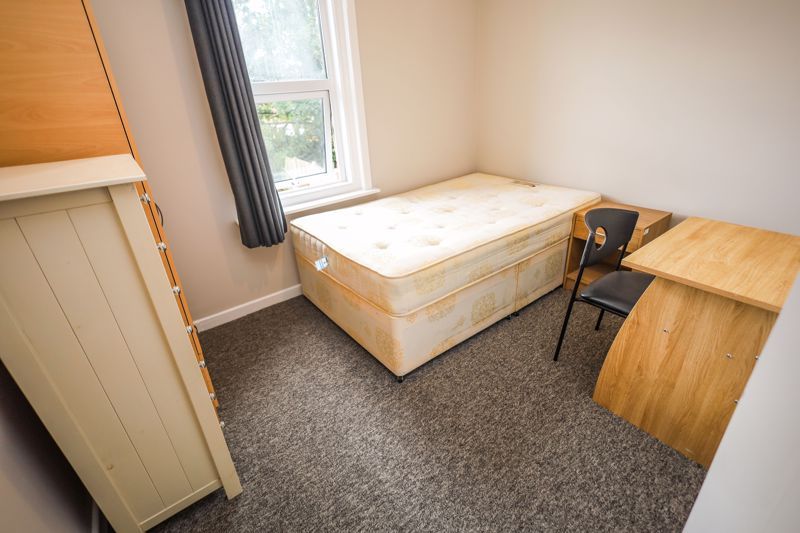 Additional image 10 of 6 bed detached house to rentOsborne Road, Winton BH9