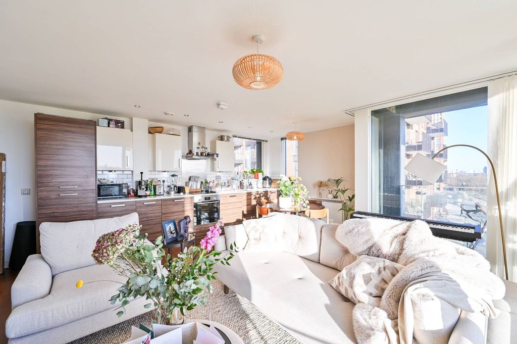 Property photo 2 of 19