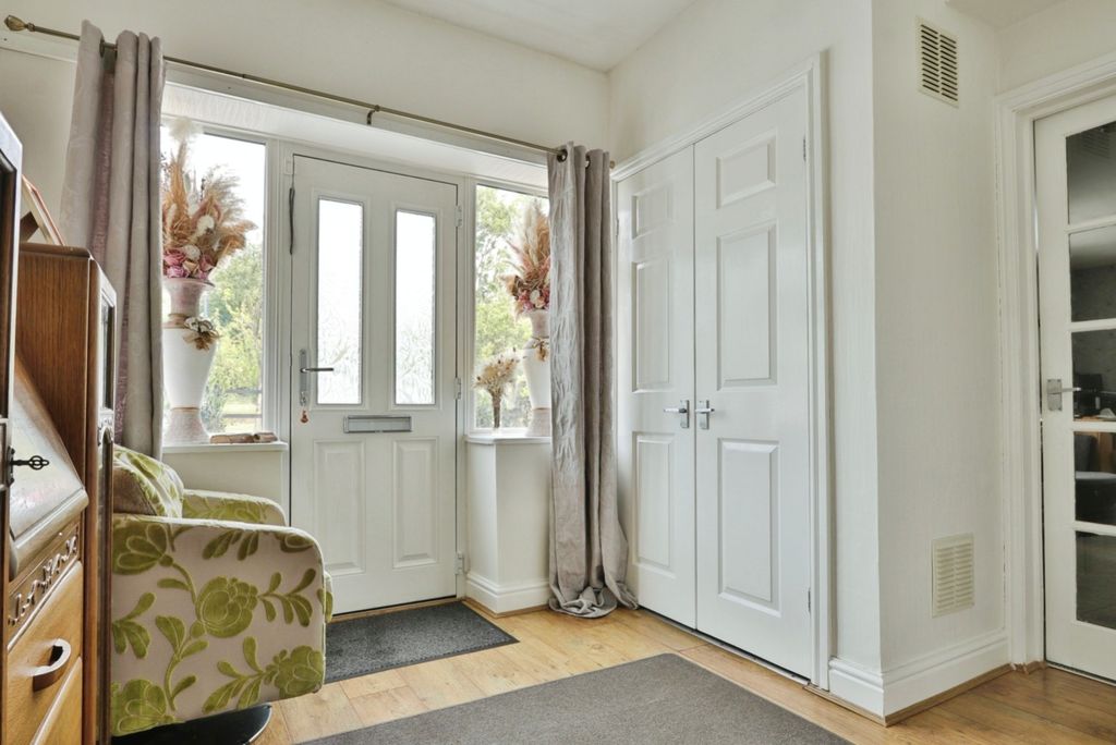 Property photo 2 of 16 3422173