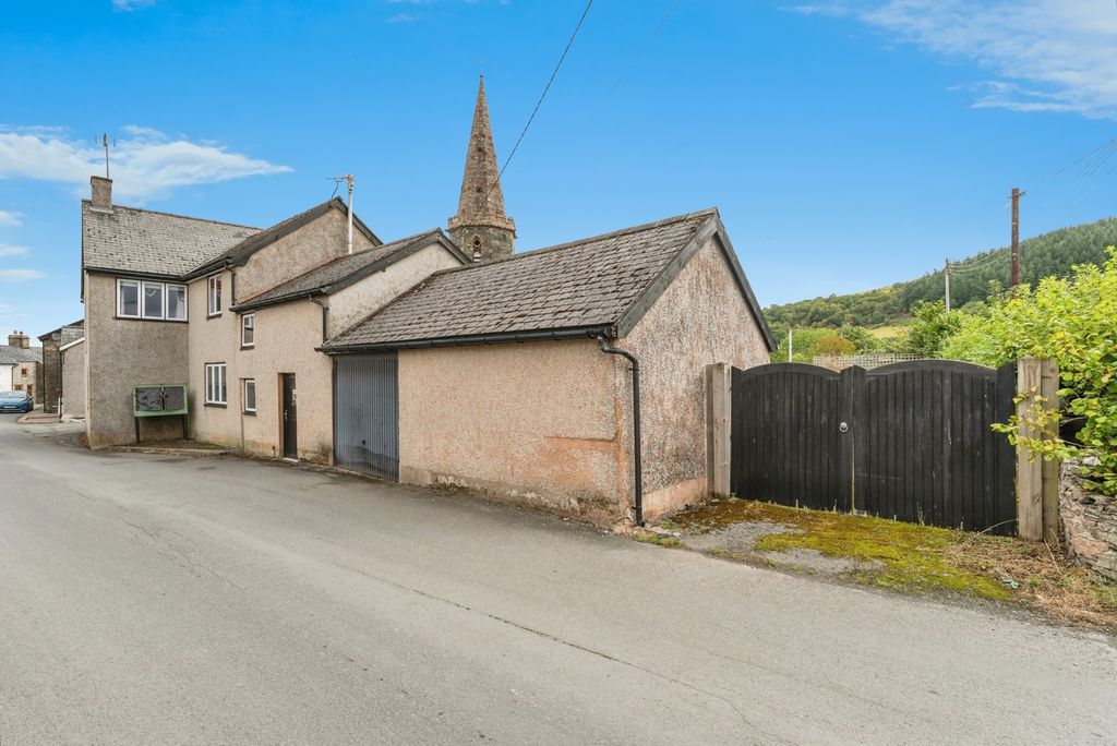 Property photo 2 of 17 Photo