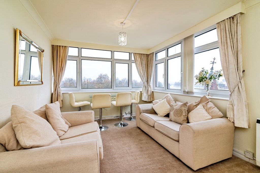 Property photo 2 of 15 Photo