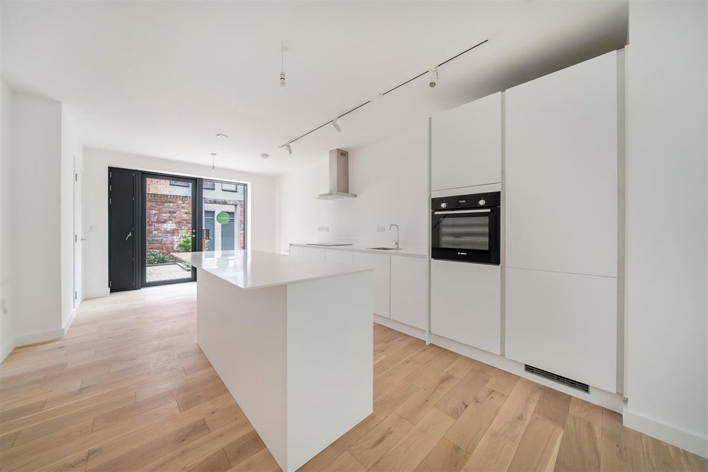 Property photo 2 of 18 1365132-12-68ee5247E93F3.Jpg