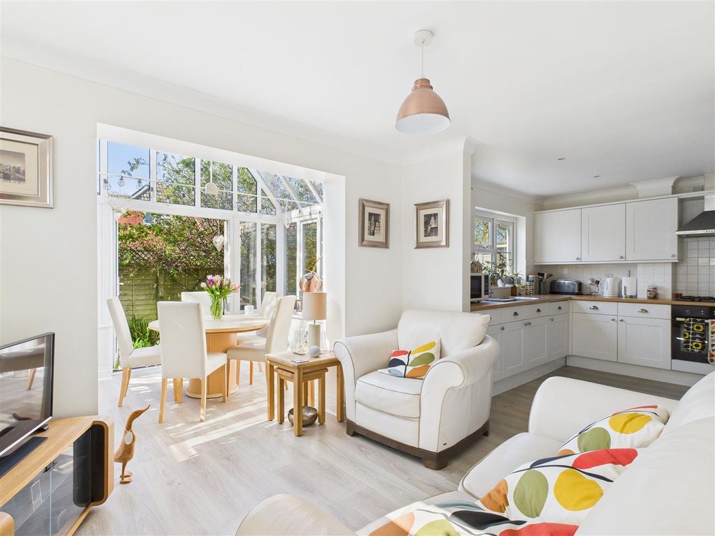 Property photo 3 of 14 19342245_228588169.Jpg