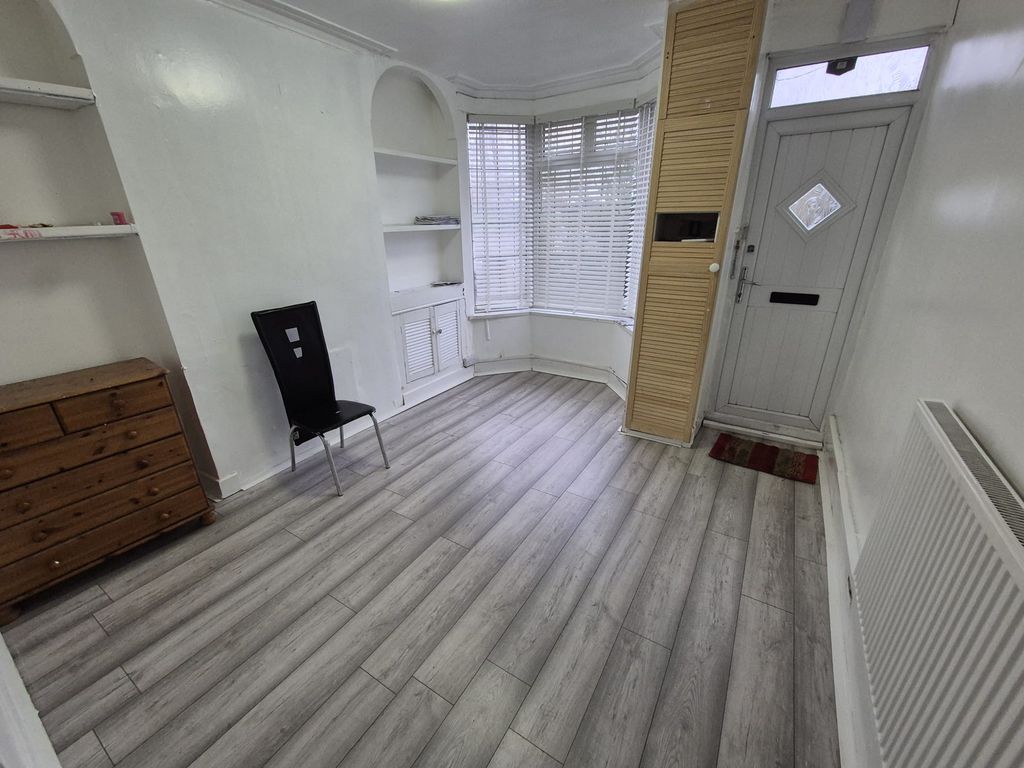 Property photo 2 of 10 Lounge