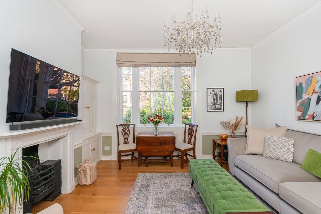 Property photo 1 of 33 0T4Cdhs - Living Room E.Jpg