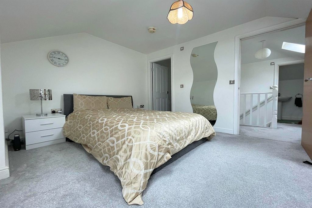 Property photo 3 of 21 Bedroom 1