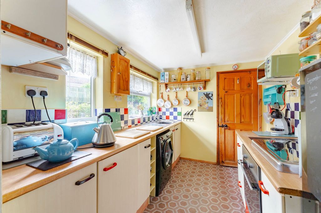 Property photo 2 of 20