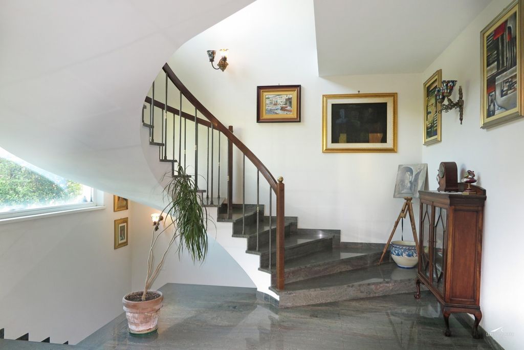 Property photo 3 of 55