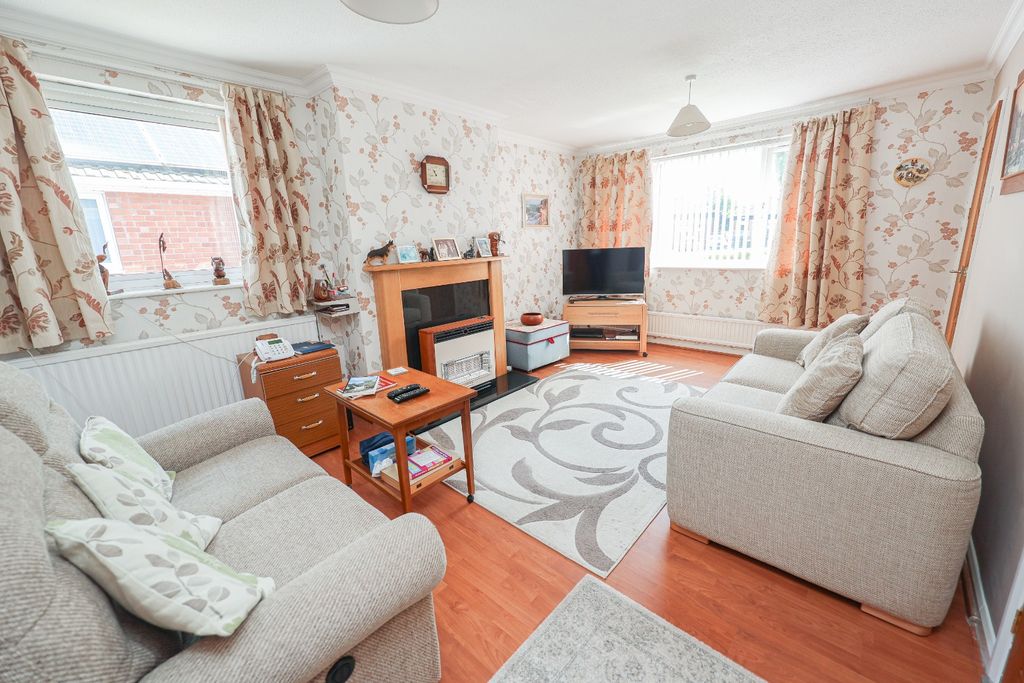 Property photo 2 of 14 4269683