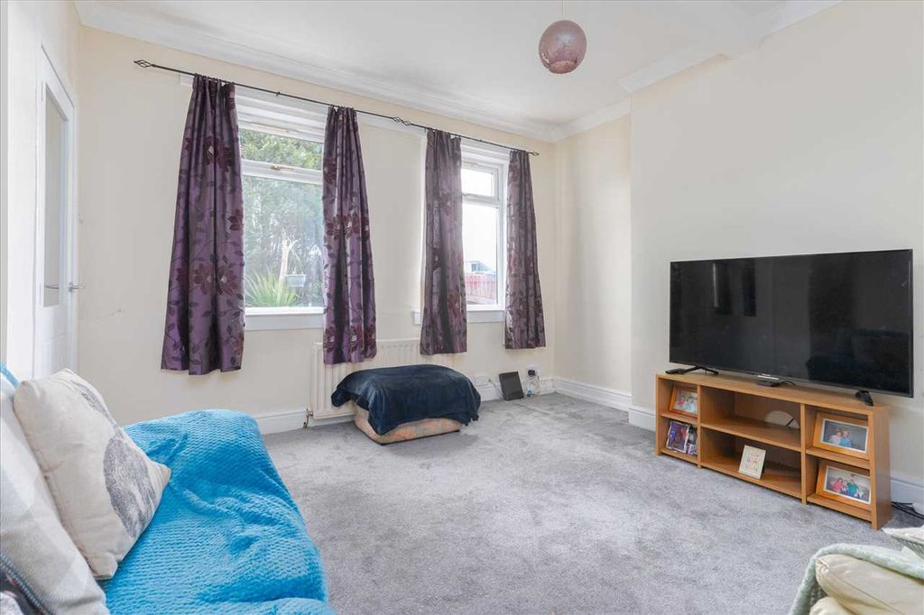 Property photo 2 of 13 Lounge