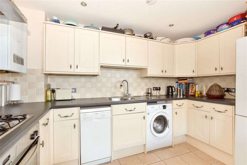 Property photo 2 of 11 Kitchen