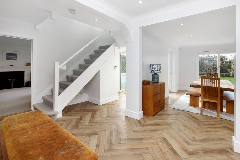 Property photo 3 of 33