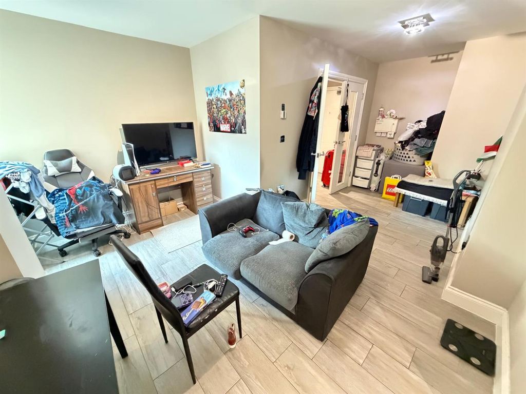 Property photo 2 of 6 Lounge.Jpg