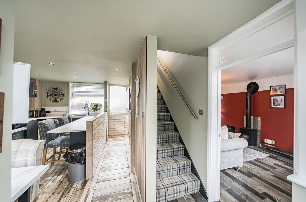 Property photo 2 of 20 1348016-13-68B993...