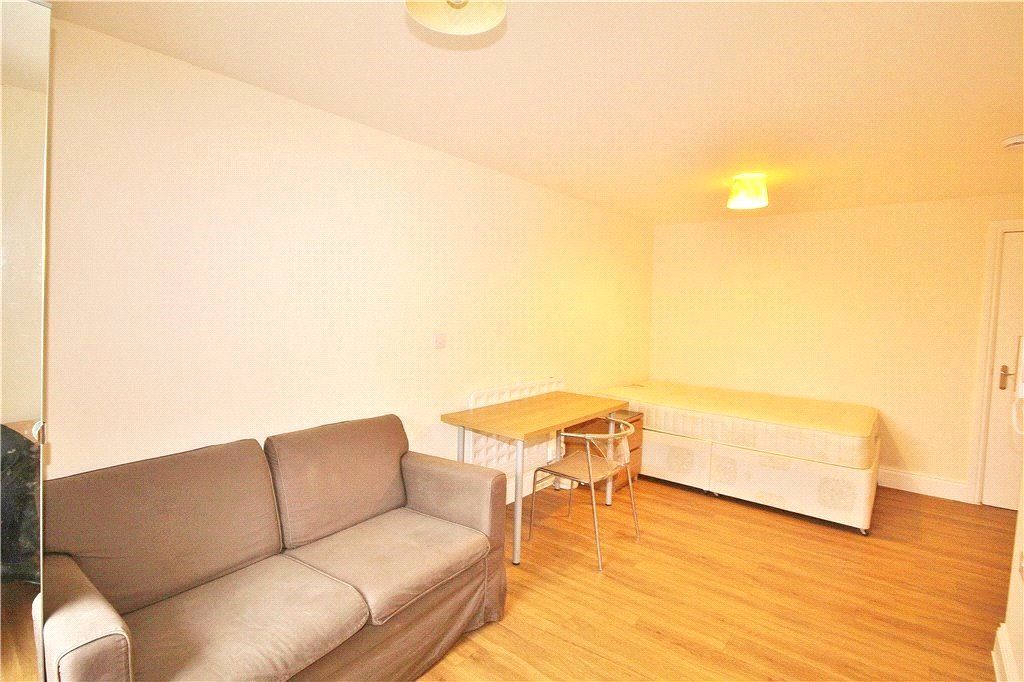 Property photo 3 of 5 Studio