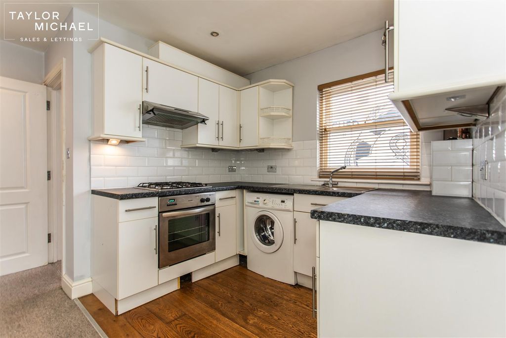Property photo 2 of 18 Kitchen