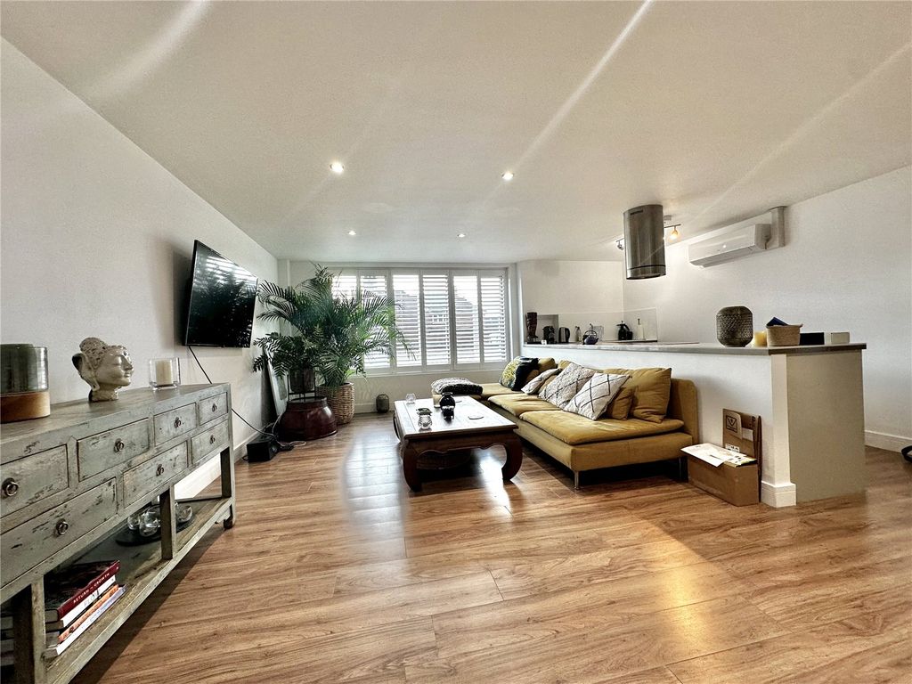 Property photo 2 of 7 Picture No. 12