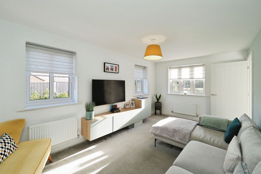 Property photo 3 of 18