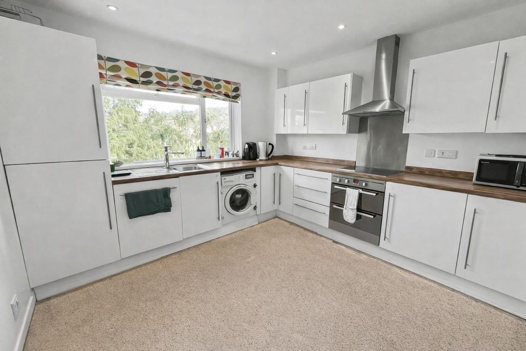 Property photo 2 of 7 Kitchen