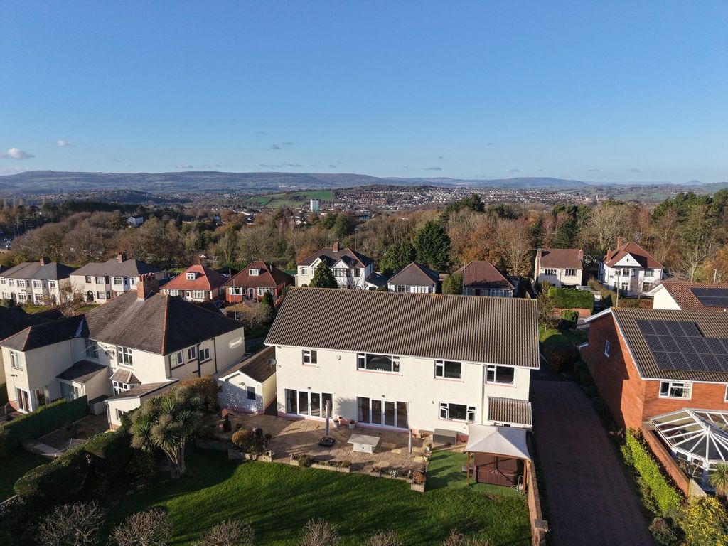 Property photo 3 of 27