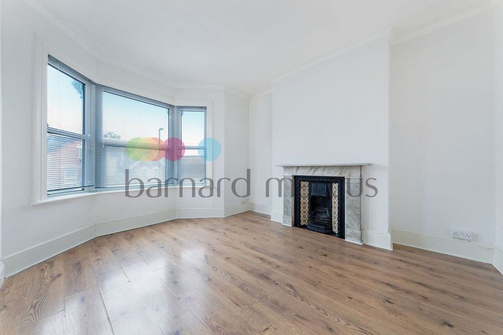 Property photo 2 of 7 Bedroom 1