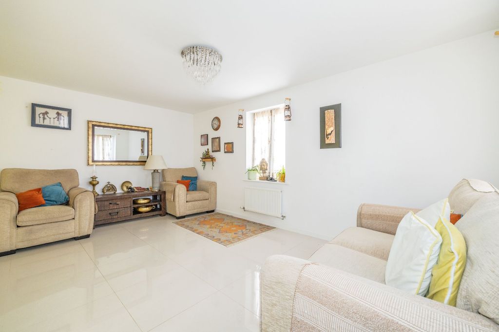 Property photo 3 of 17 Picture 3