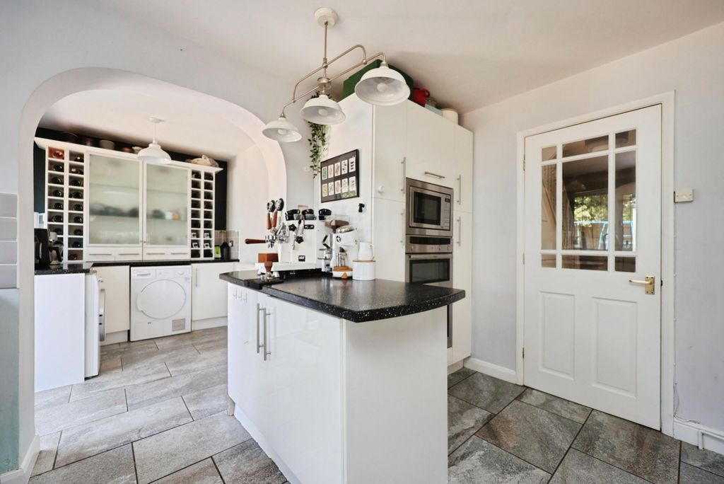 Property photo 3 of 30 5299692