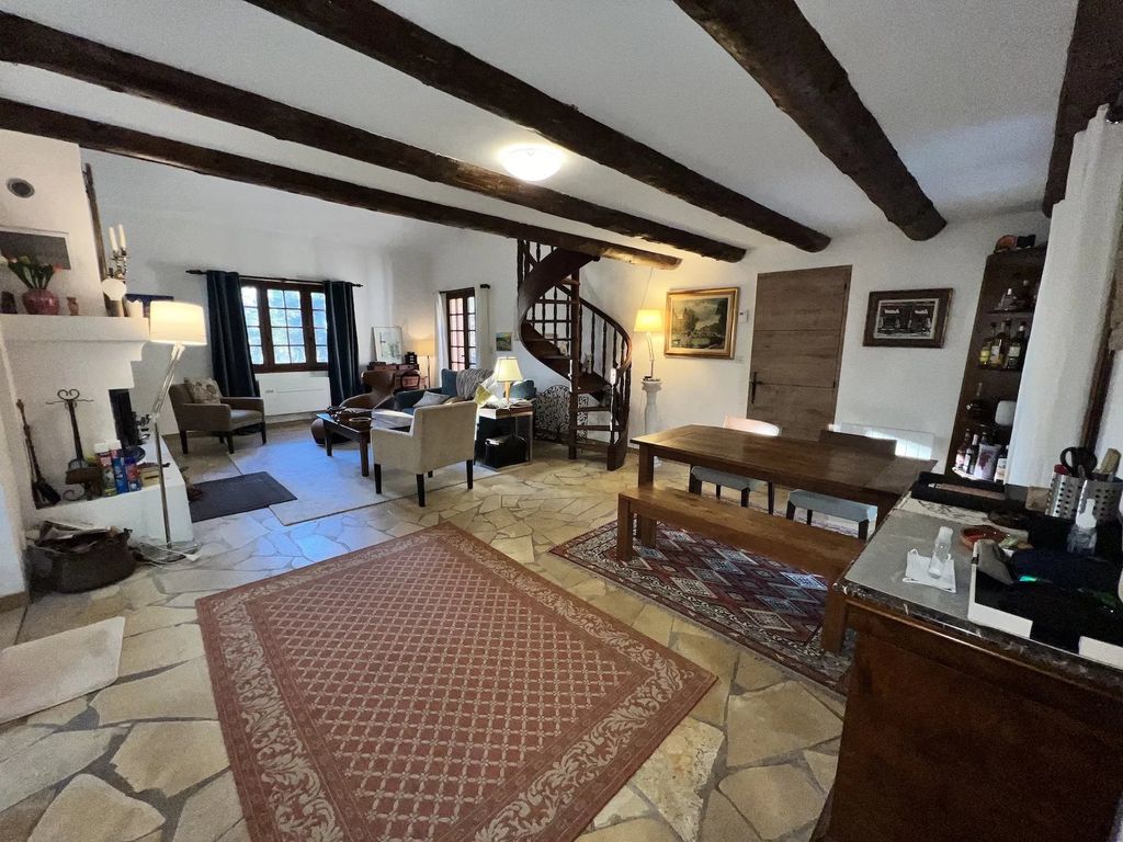 Property photo 3 of 20