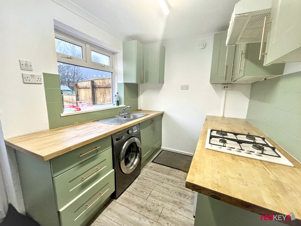 Property photo 3 of 6 Kitchen