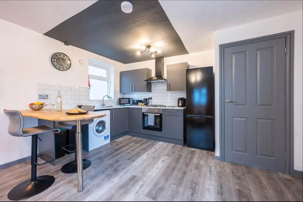 Property photo 2 of 8 14Afl2_6.Jpg