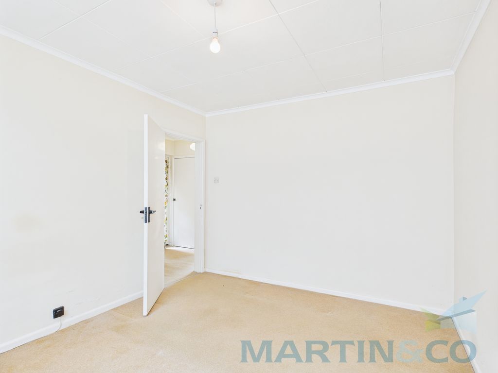 Property photo 3 of 10 Bedroom 2 Pic 2