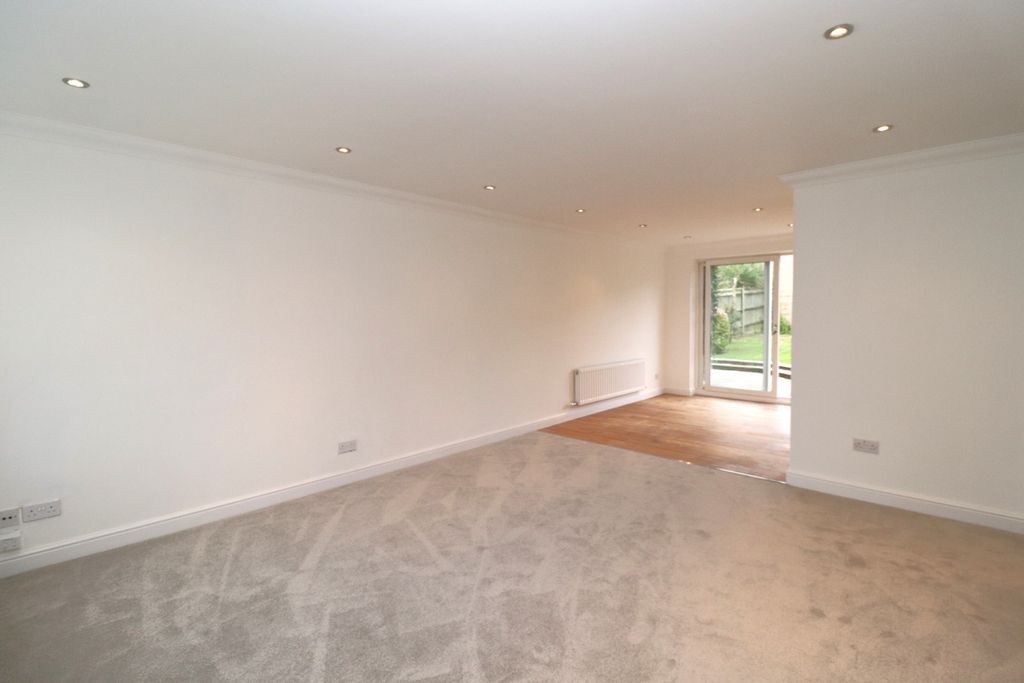 Property photo 2 of 12 Lounge To Diner