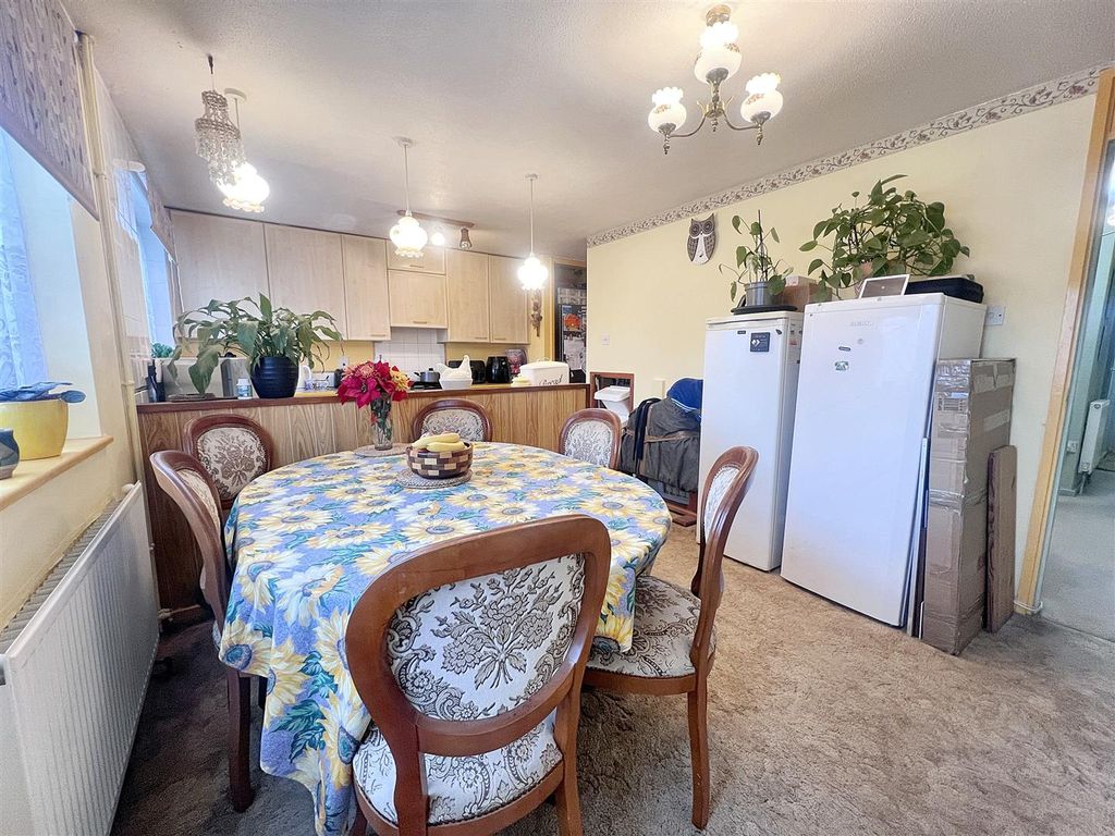 Property photo 3 of 11 Dining Area