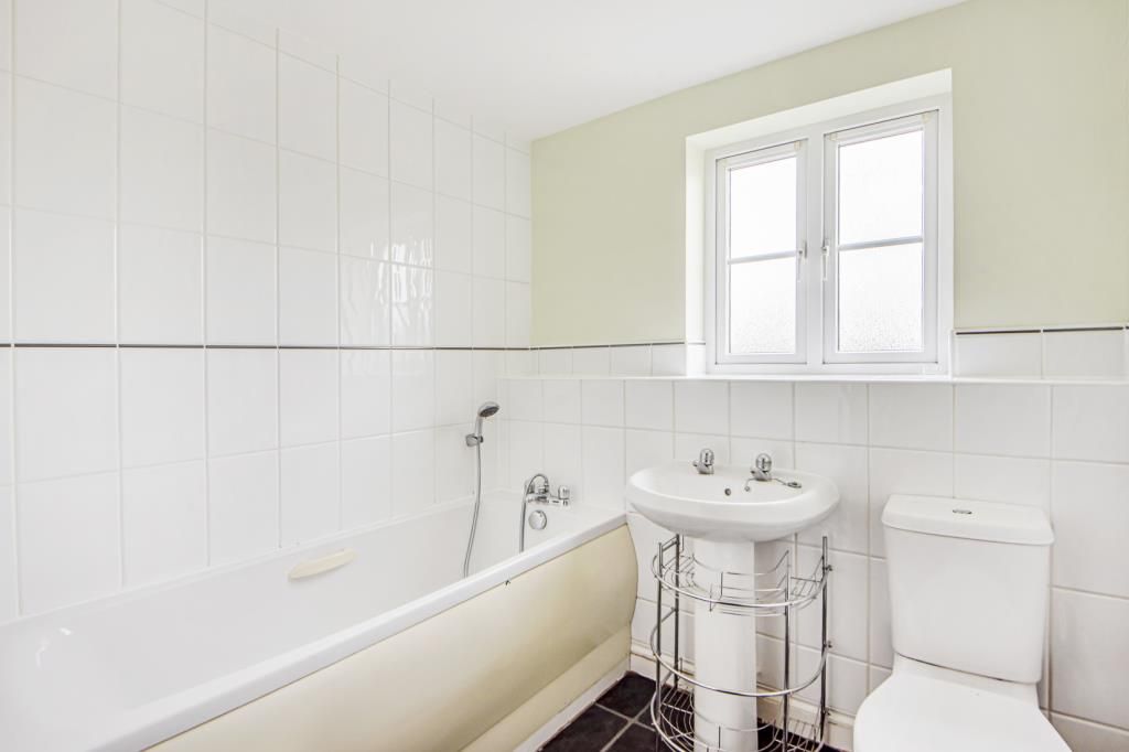 Property photo 3 of 10 Bathroom