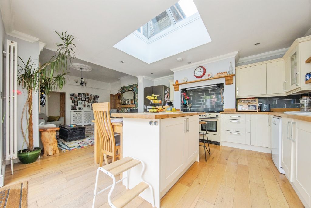 Property photo 2 of 23