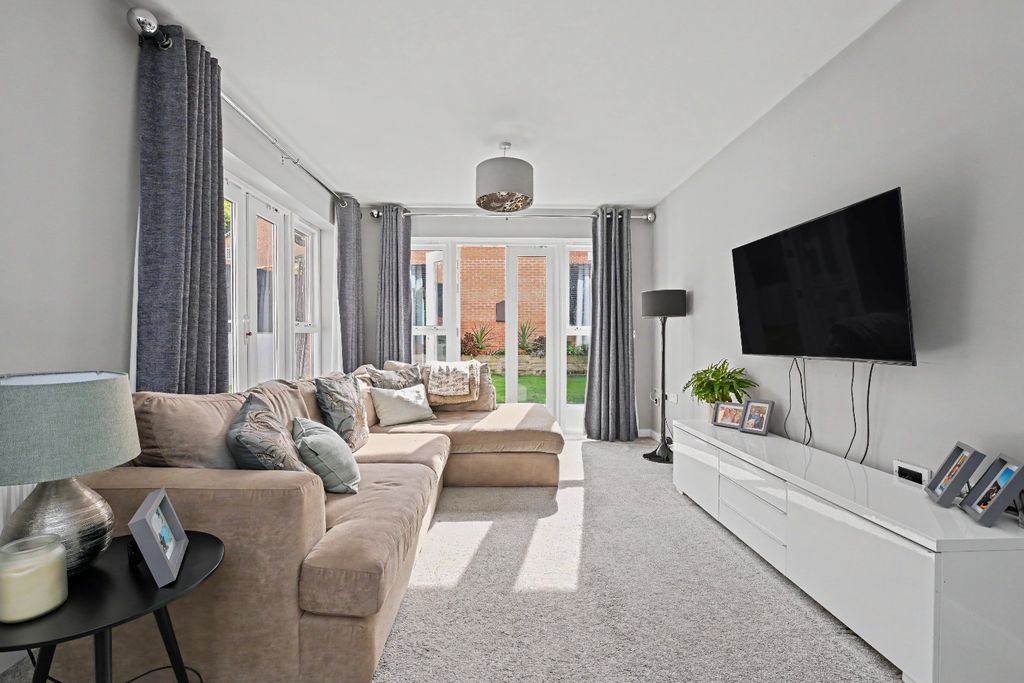 Property photo 2 of 23 5525451