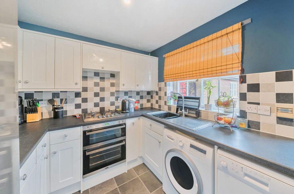 Property photo 3 of 18 Fitted Kitchen
