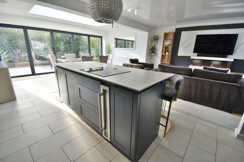 Property photo 2 of 37