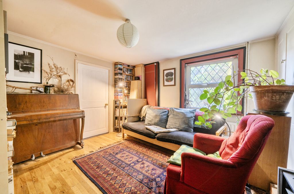 Property photo 2 of 18 1464832-16-6A0F7F...