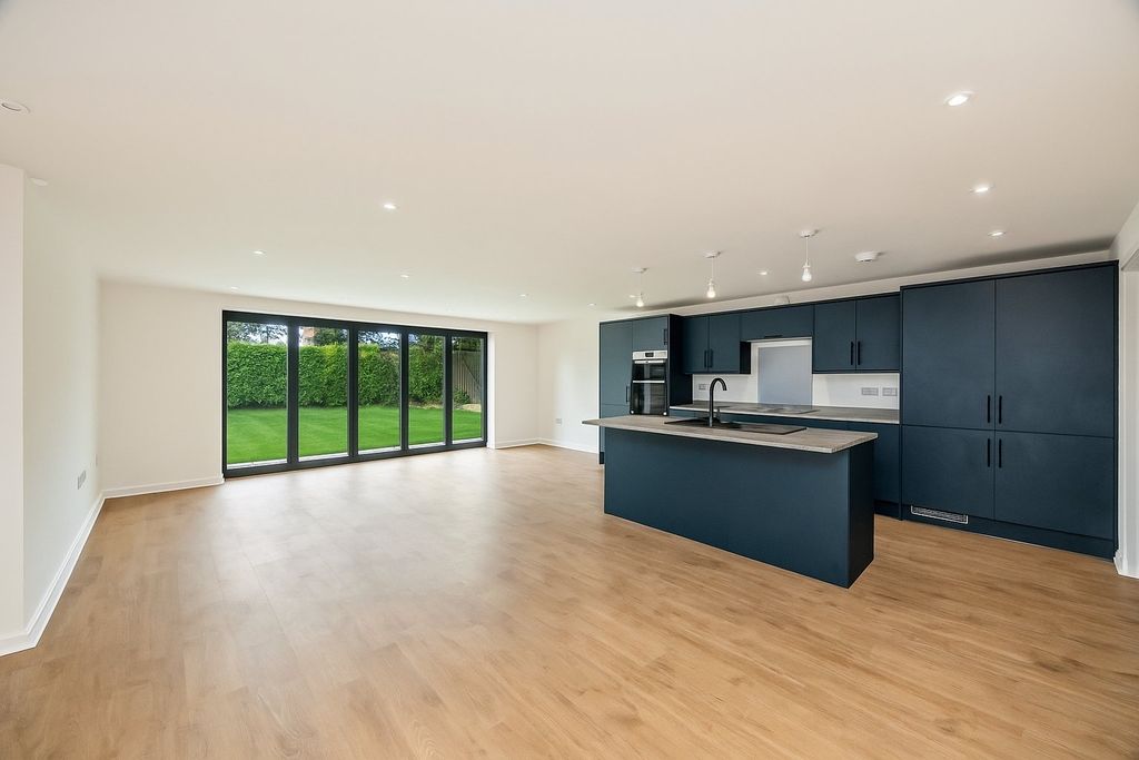 Property photo 2 of 15 Picture No. 30