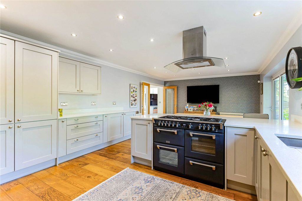 Property photo 3 of 27 Kitchen