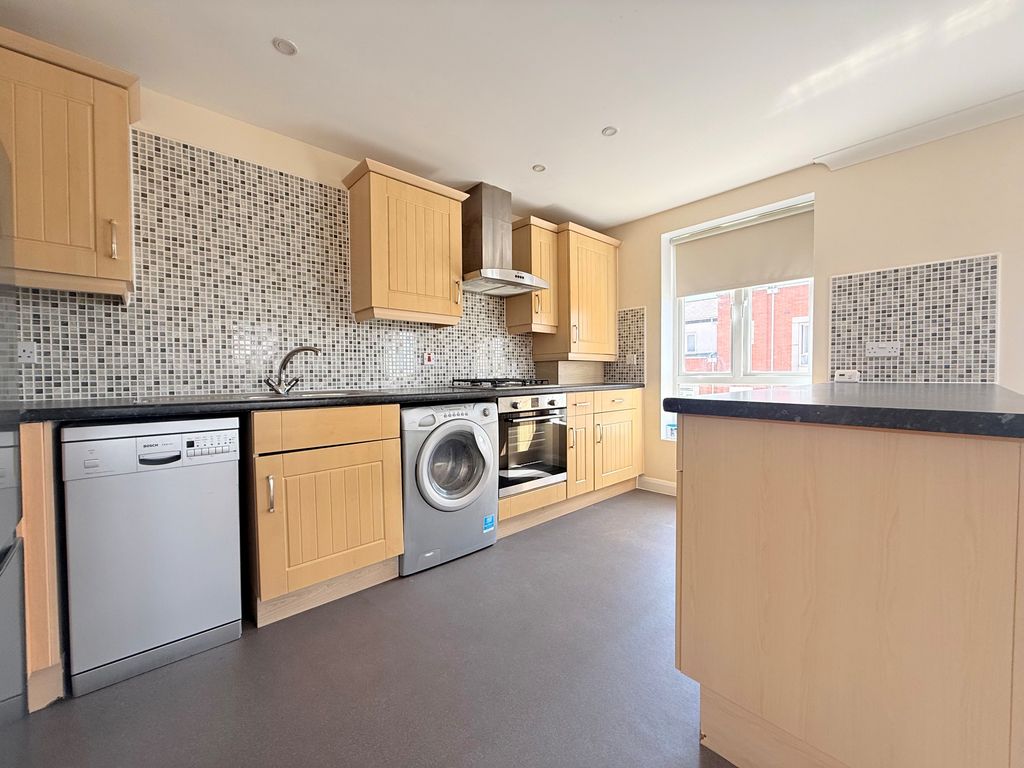 Property photo 2 of 6 Kitchen