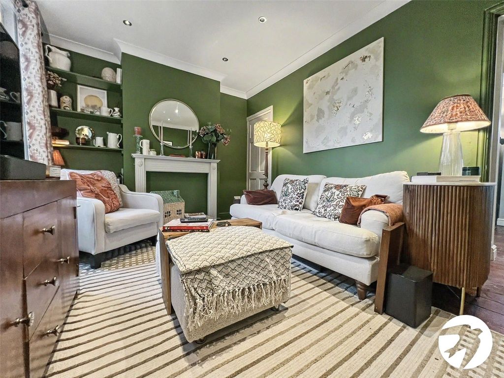 Property photo 1 of 14 Lounge