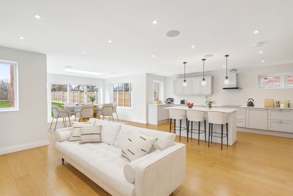 Property photo 2 of 25